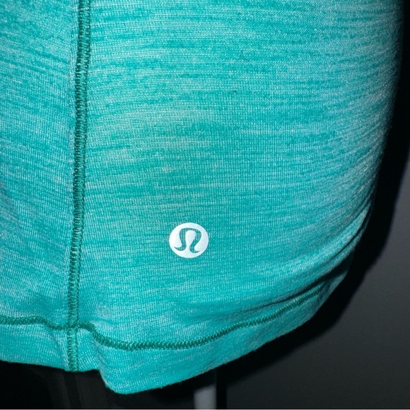 Lululemon Tank Womens 4 Green Twist & Toll 2 in 1 Yoga Gym Workout Athleisure - Picture 4 of 10